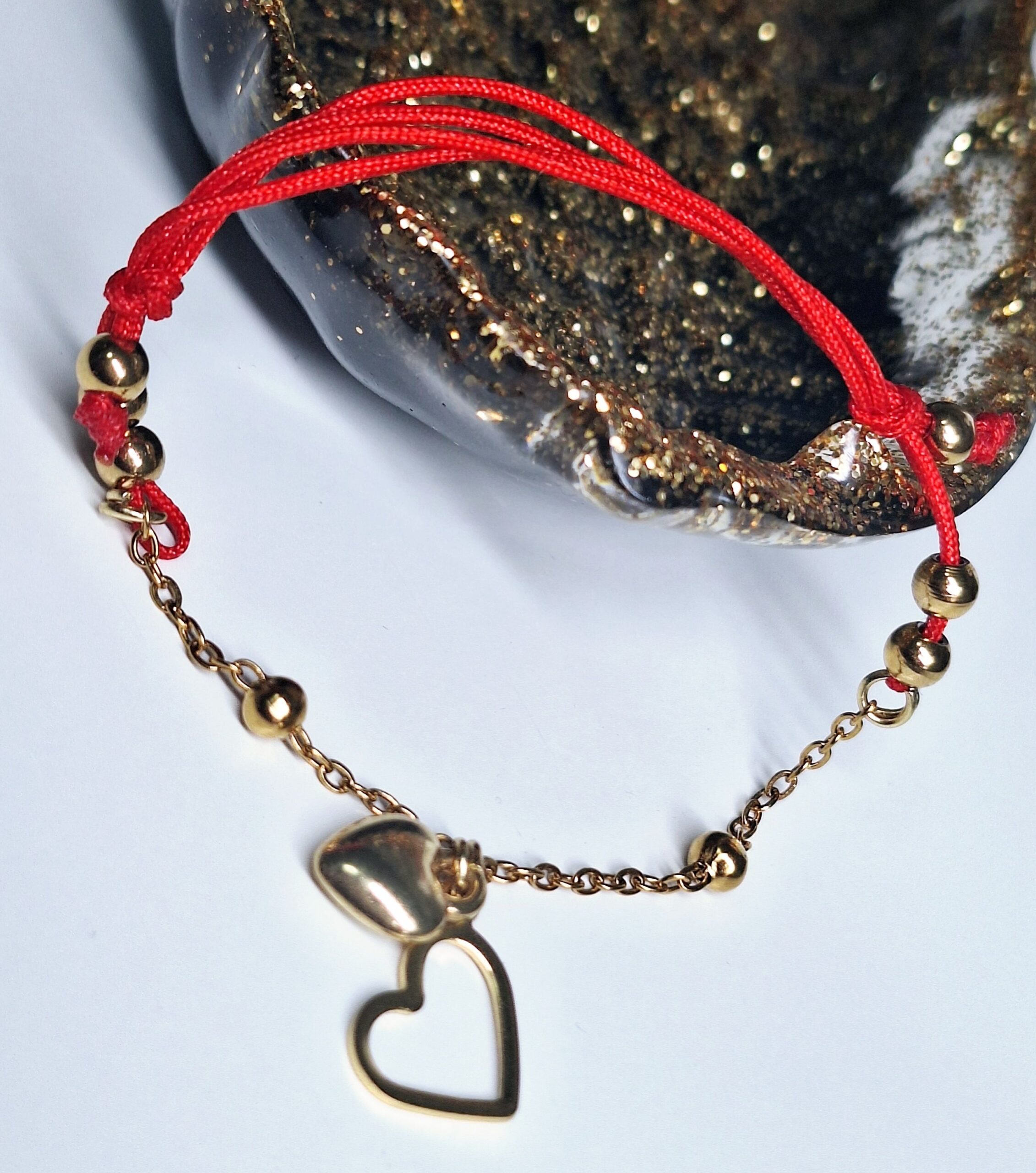rode hartjes armband goud grand jewellery pm Rode hartjes armband met goudkleurige RVS details