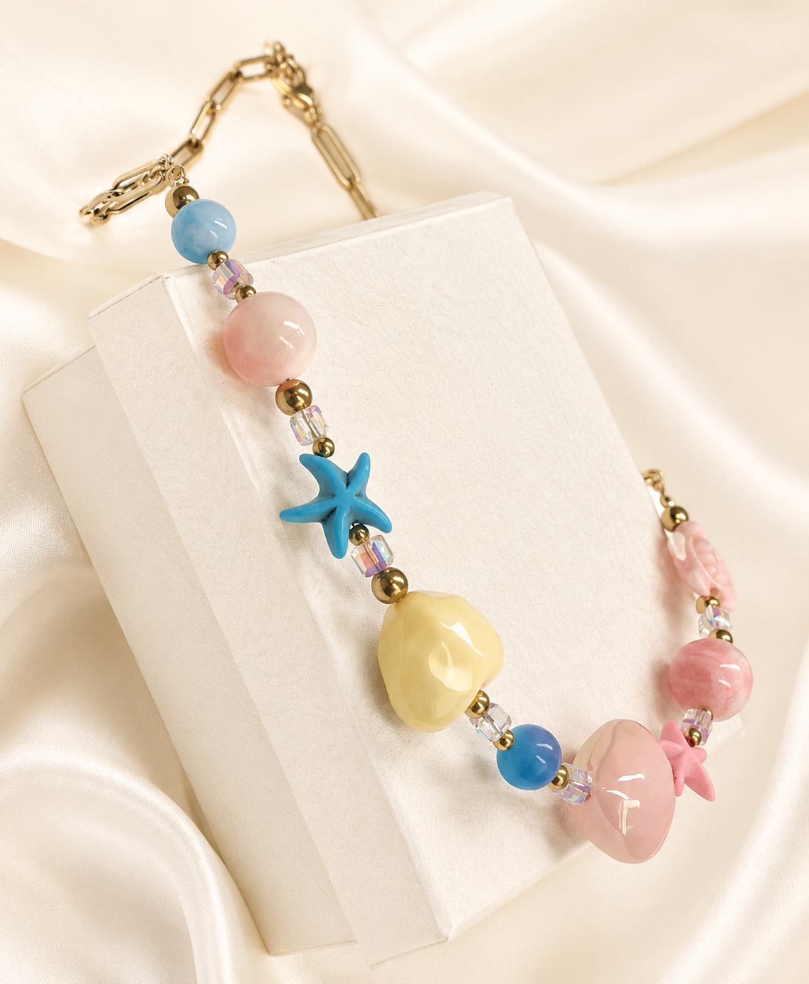 sunny pastel choker hartjes grand jewellery pm Sunny Pastel Choker met kleurrijke hartjes, kristallen, zeester en schildpad – Grand Jewellery PM