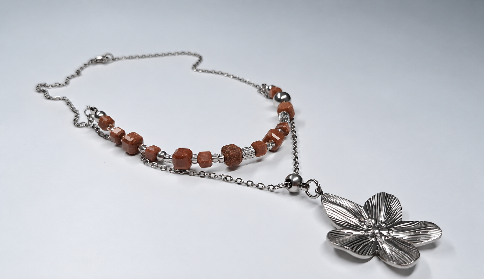 woestijnzand ketting met bloem goud zilver woestijnzand ketting met bloem goud zilver