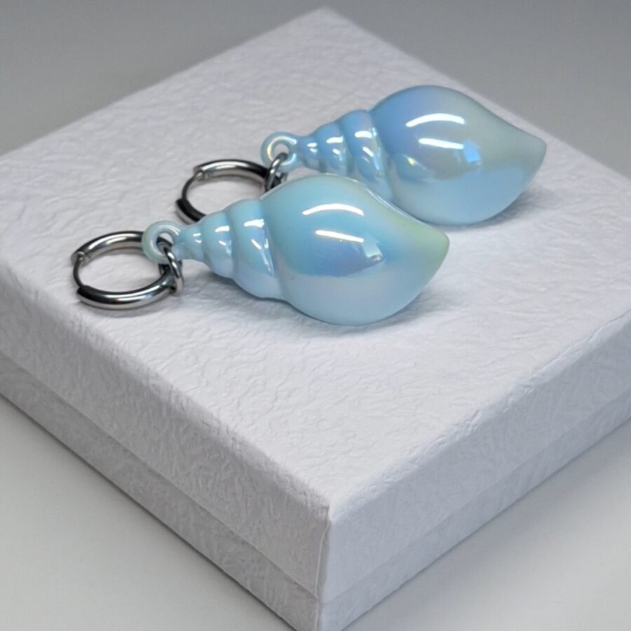 ocean shell huggie oorbellen • 316l staal 